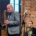 Saxophonist Stephan Abel und Schlagzeuger Leon Saleh bei ihrem Auftritt am 18. Juli 2025 in der Marktkirche Hannover. Time and again heißt die jährliche Veranstaltung.